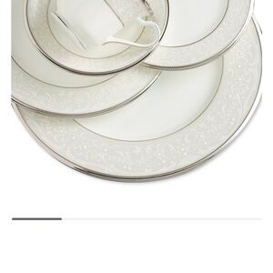 🔥NIB Noritake Silver Palace Elegant Pearlized White & Silver 5pc Place Setting✨✨